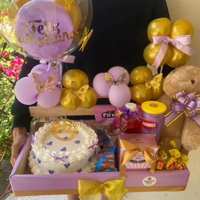 Alegría con peluche grande