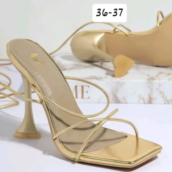 Zapatos con tacón de corazón
