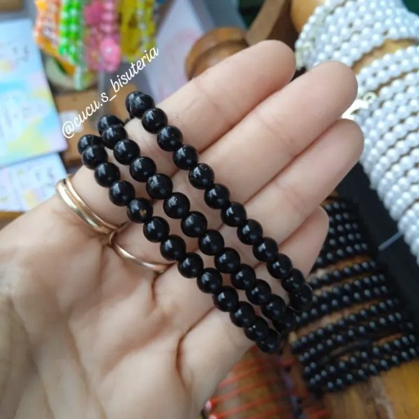Pulsa de perlas negra