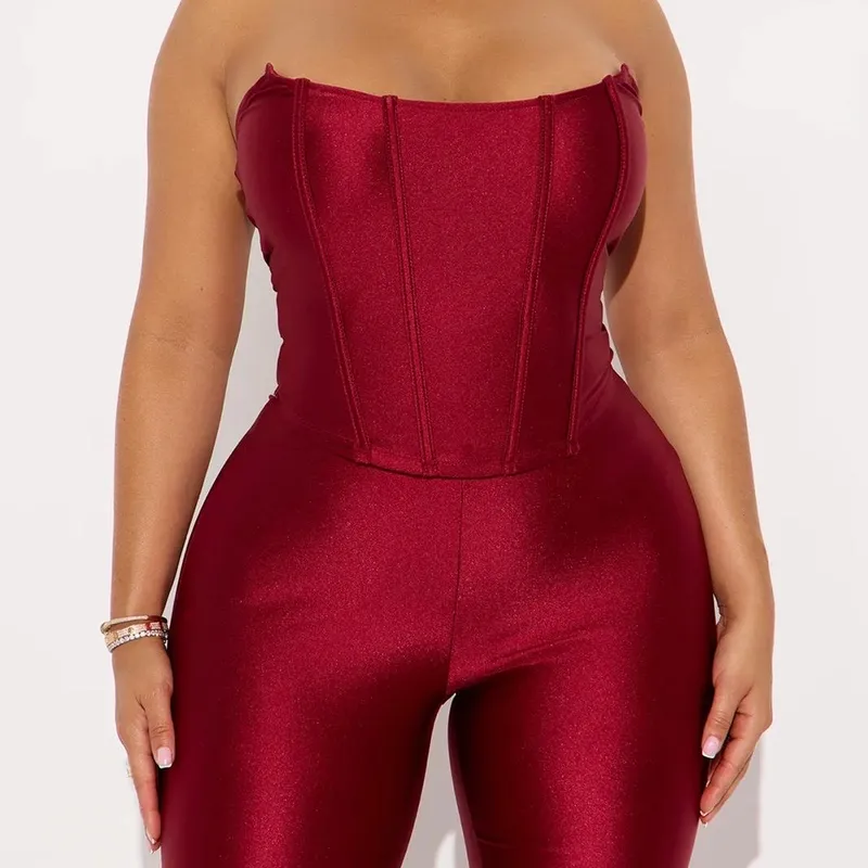 Conjunto rojo de blusa y pantalón