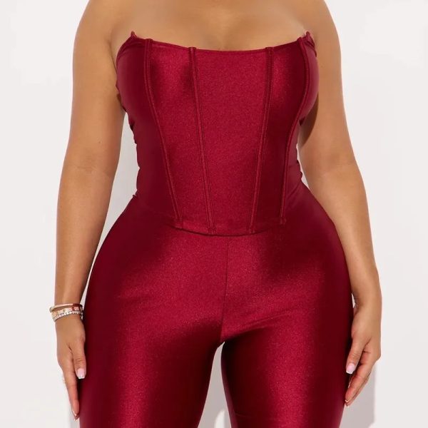 Conjunto rojo de blusa y pantalón
