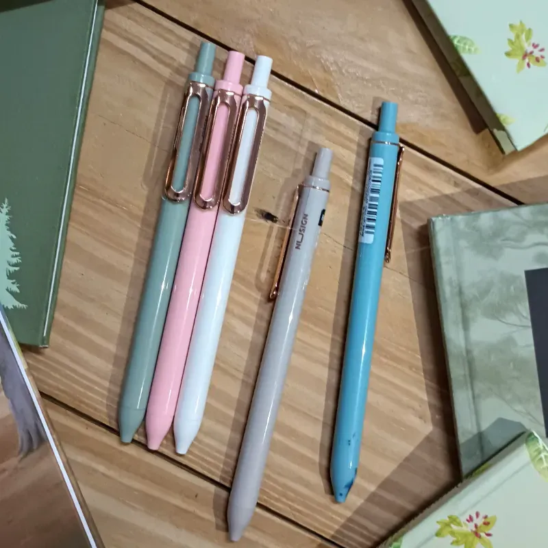 Bolígrafos de gel con detalles metálico