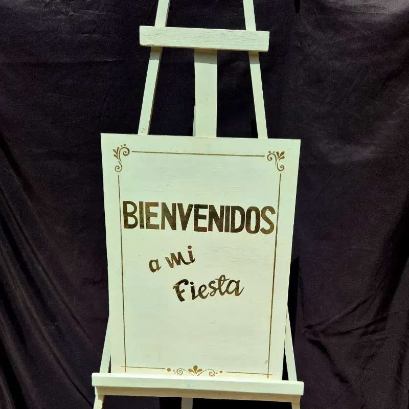 Caballete con cartel de Bienvenida (fiesta).
