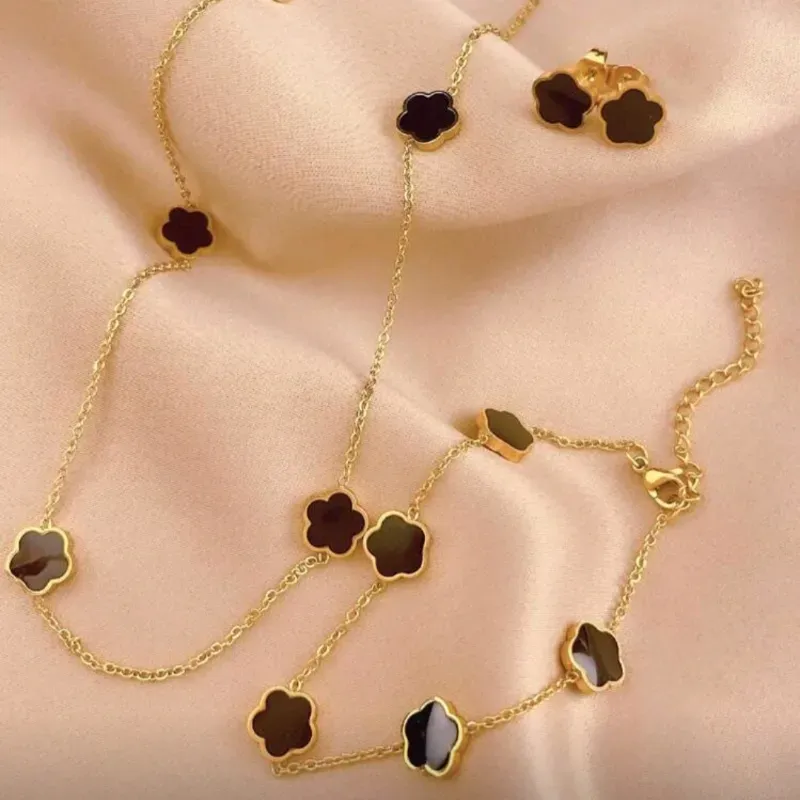 Juego de collar pulsa y aretes