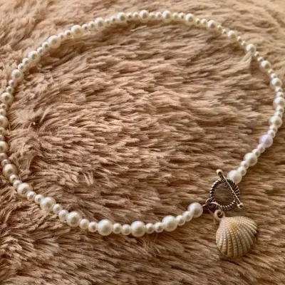 Collar de perlas y cierre OT