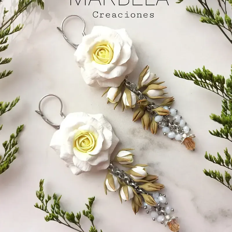 ✨Aretes Aurora  (Rosas Blancas con Botones)✨