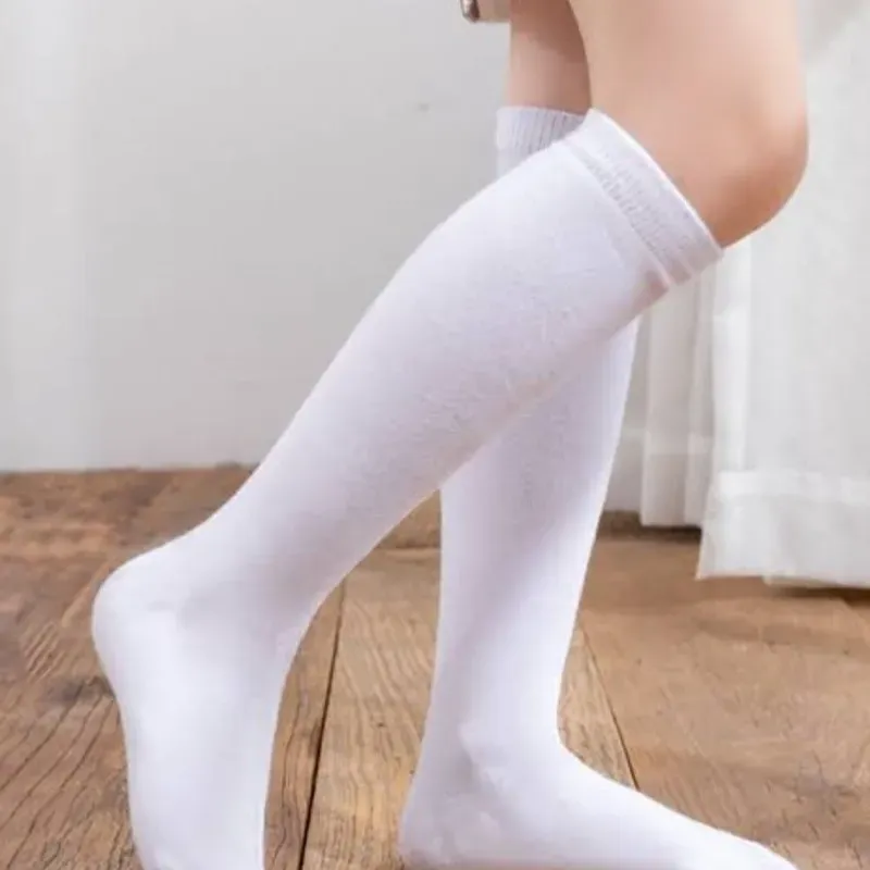 Medias largas blancas
