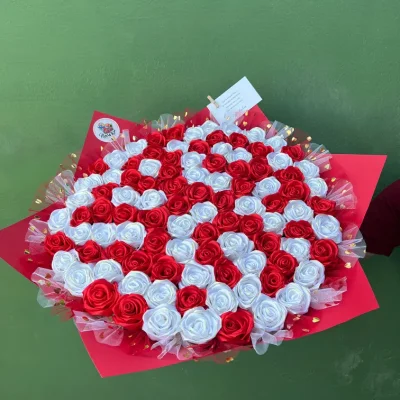 Ramo buchón de 100 rosas eternas