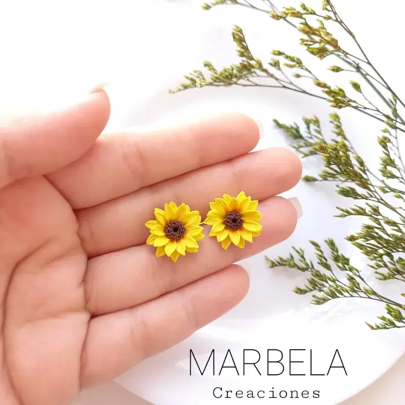 ✨Aretes Pegaditos de Girasoles✨