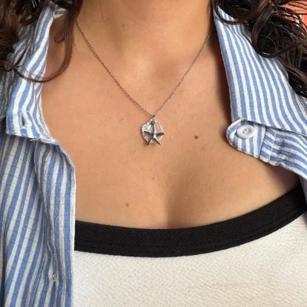 Cadenita de estrella y concha perlada