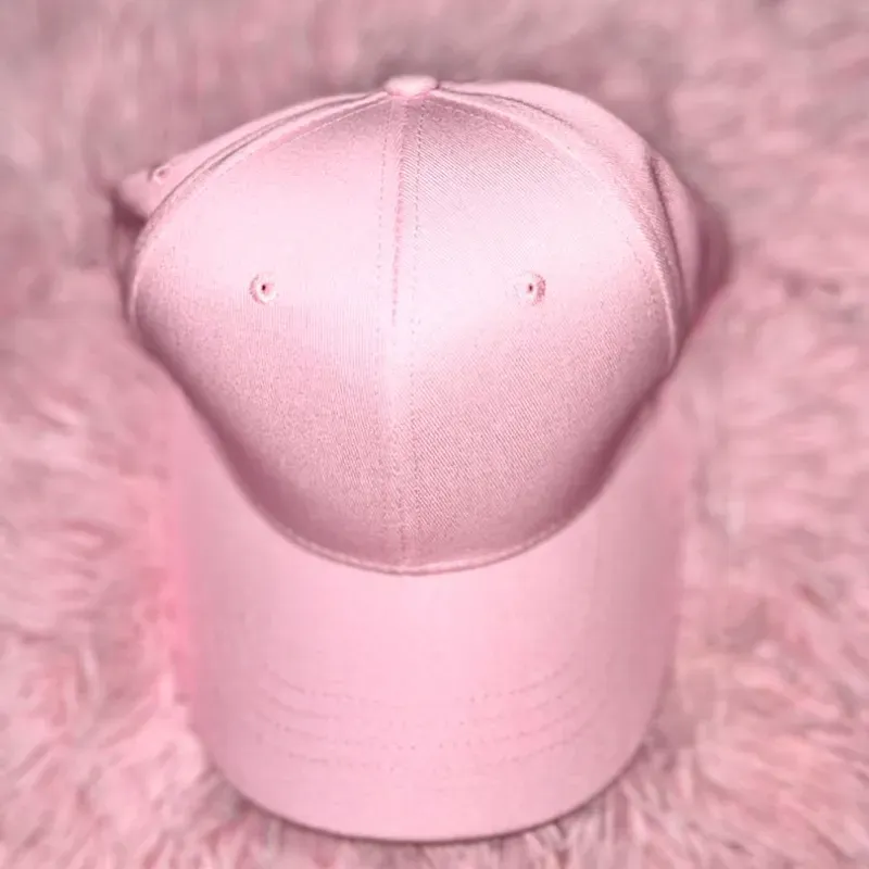 Gorra rosa claro