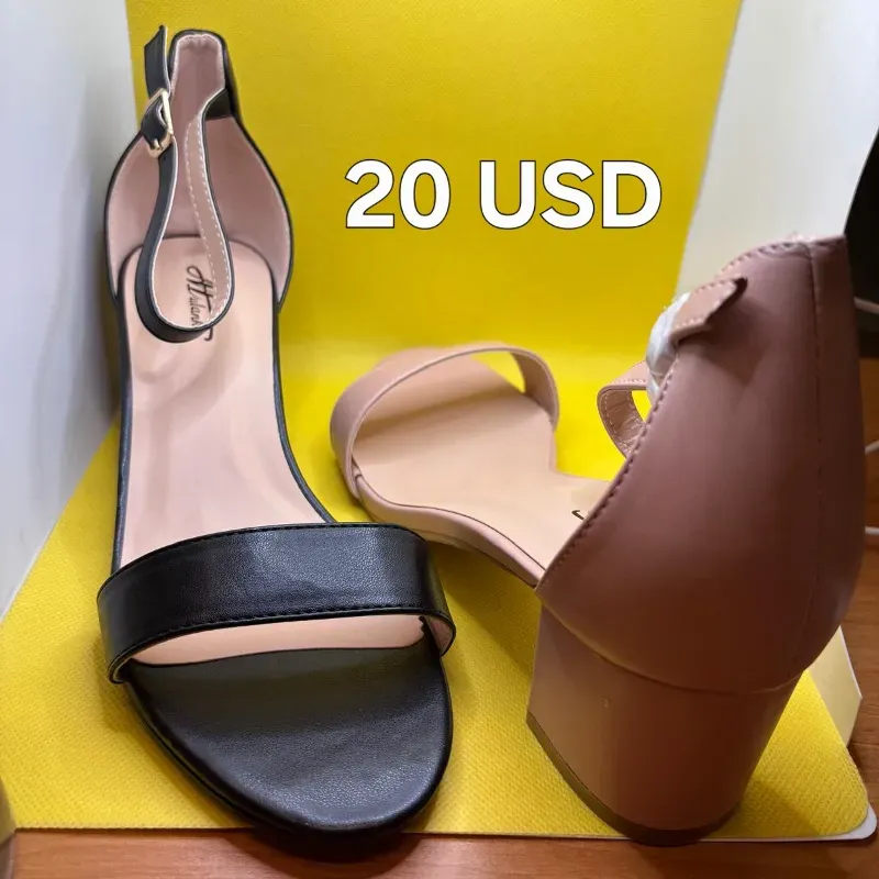 Tacones cuadrados bajitos con cierre al tobillo