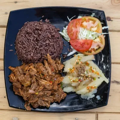 Ropa vieja de res al carbón