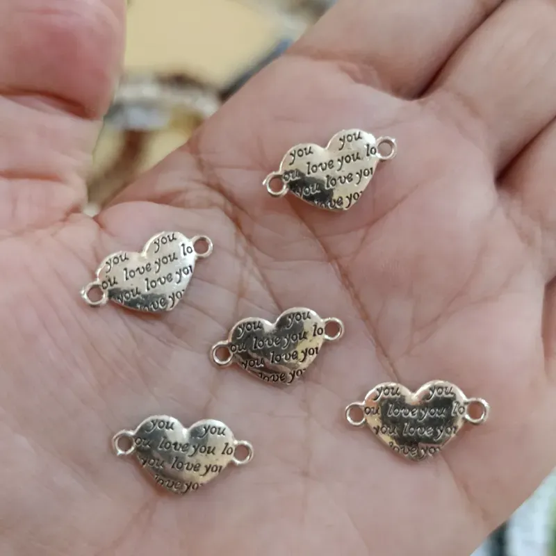 Corazón con argollas y letras love you