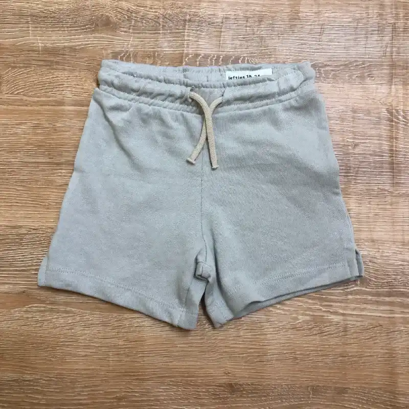 Short de felpa color gris