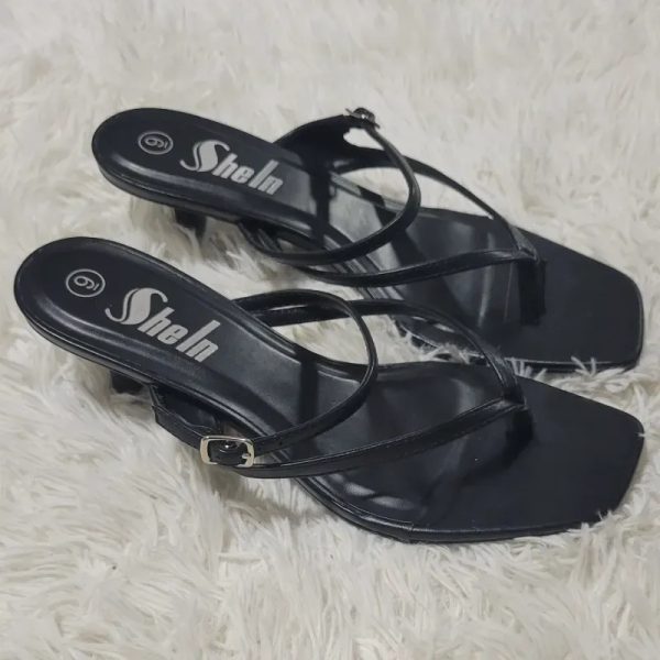 Sandalias Negras con Tacón