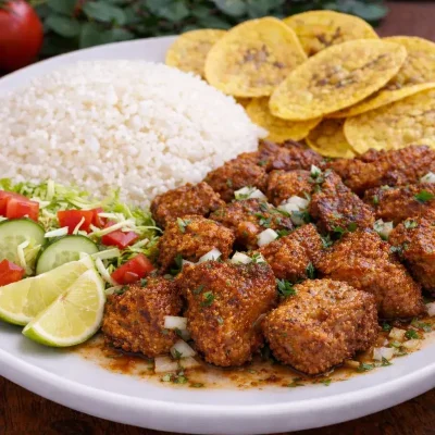Masas de Cerdo Fritas con Arroz blanco