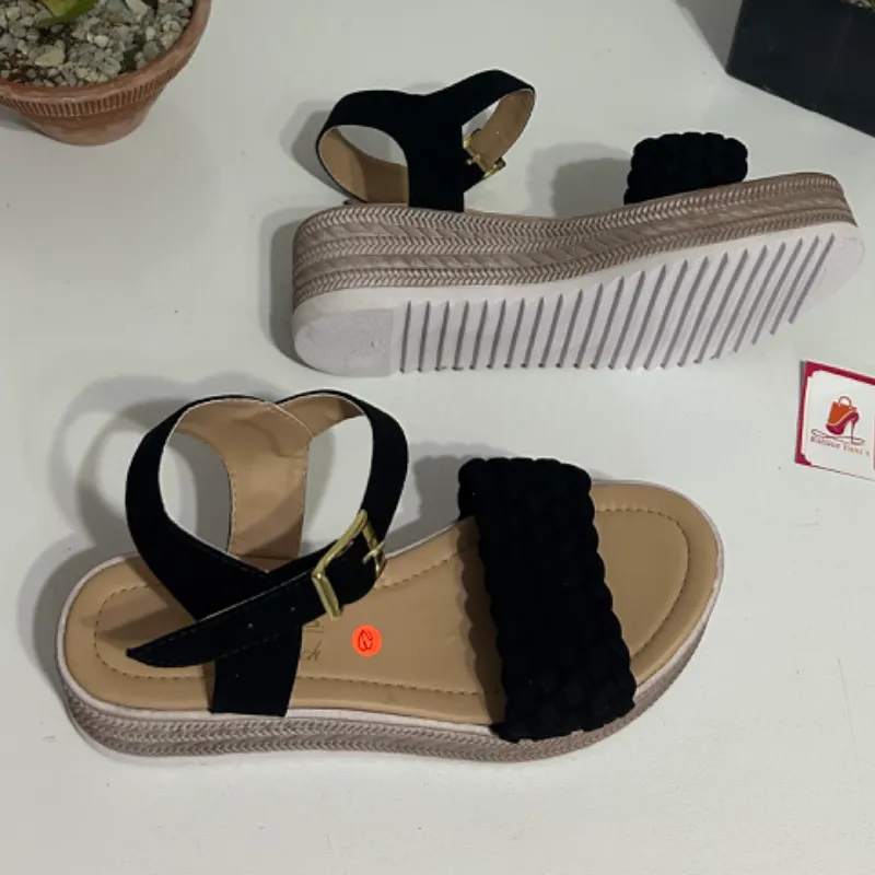 Plataformas calzadas trenzadas negras