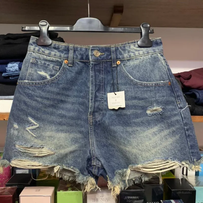 Shorts de mezclilla deflecado