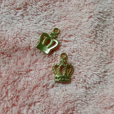 Dije Corona enchapada en oro