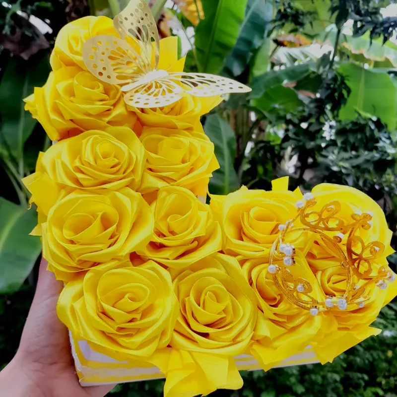 Letras de rosas en satin