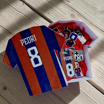 CAJA CAMISETA DE FÚTBOL