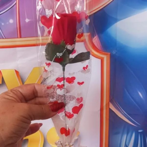 Rosa con Envoltorio