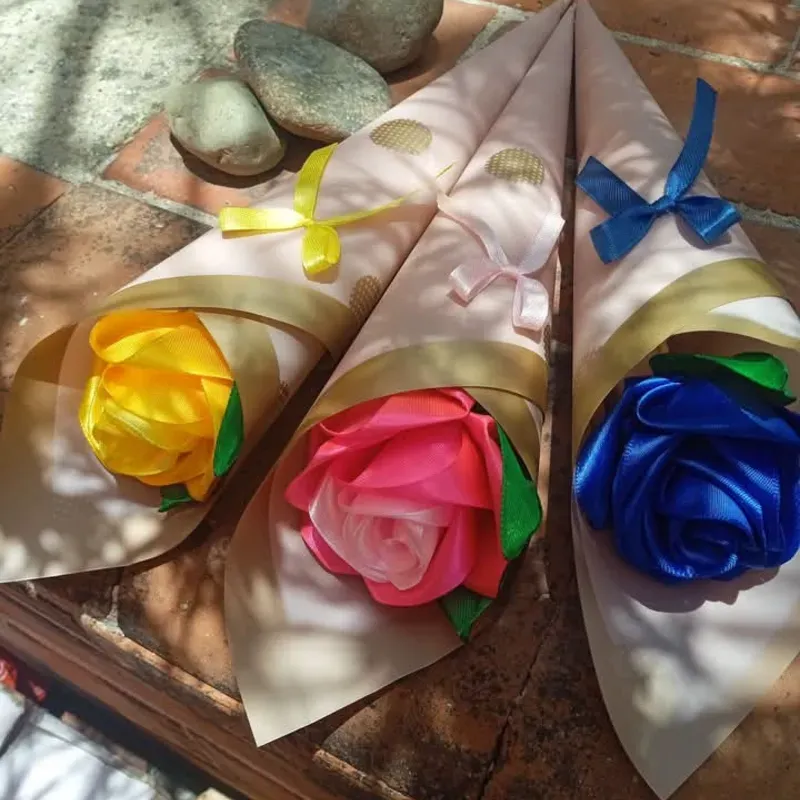 Rosas eternas envueltas en papel coreano