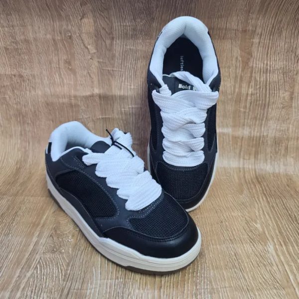 Tenis Negros con Cordónes Anchos