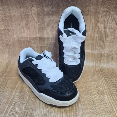 Tenis Negros con Cordónes Anchos