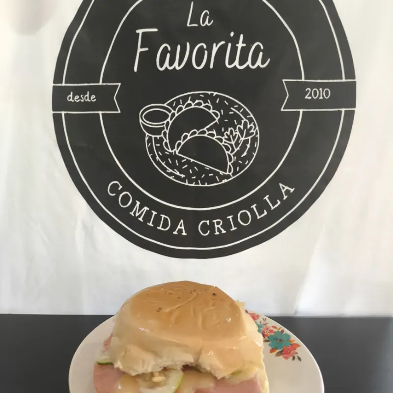 Pan con Jamon y Queso