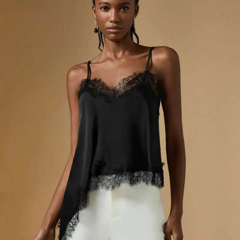 Blusa asimétrica con encaje