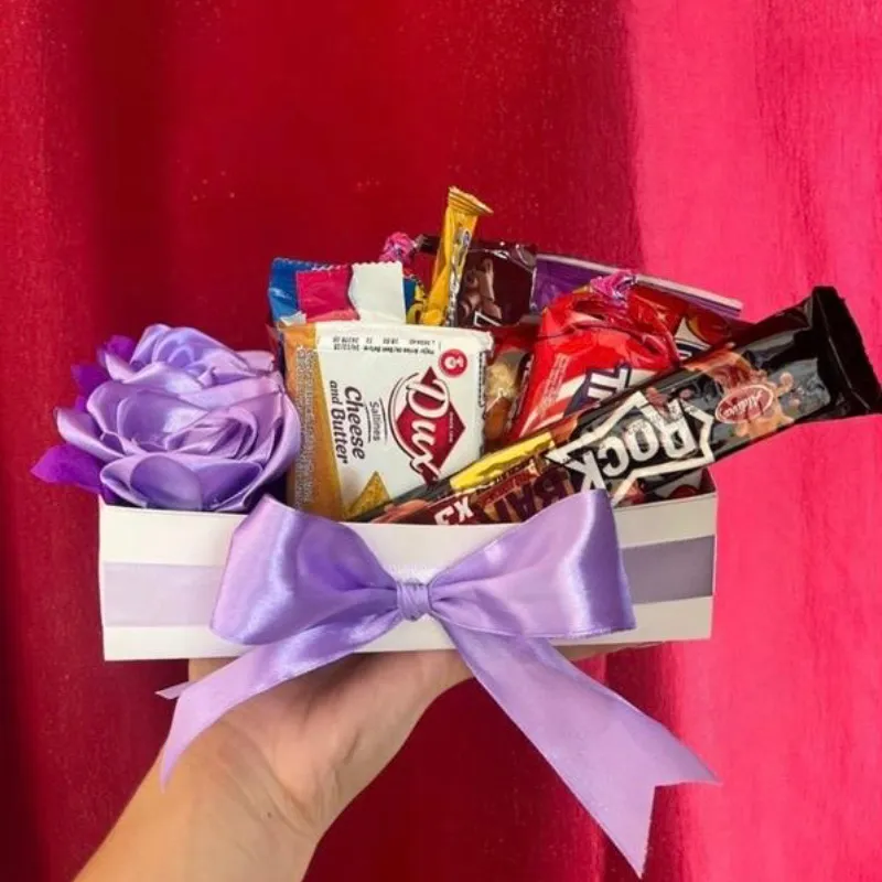 Caja De Regalo Rectangular con Rosas Eternas Mediana