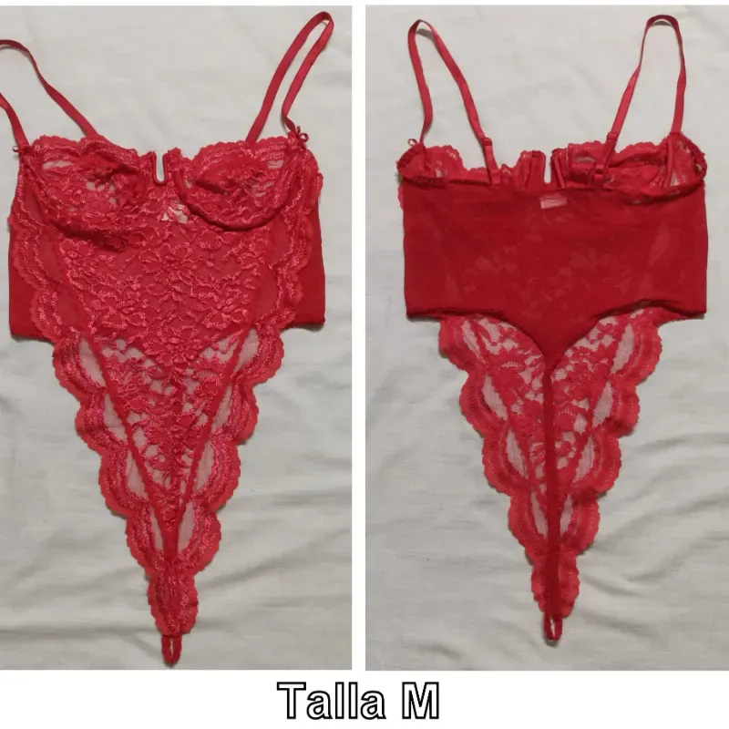 Body, hilo rojo de encaje.