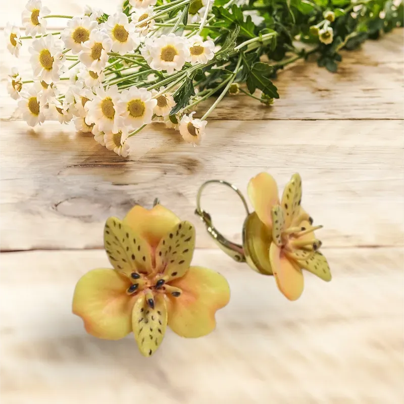 ✨Aretes de Astromelias Medianos✨