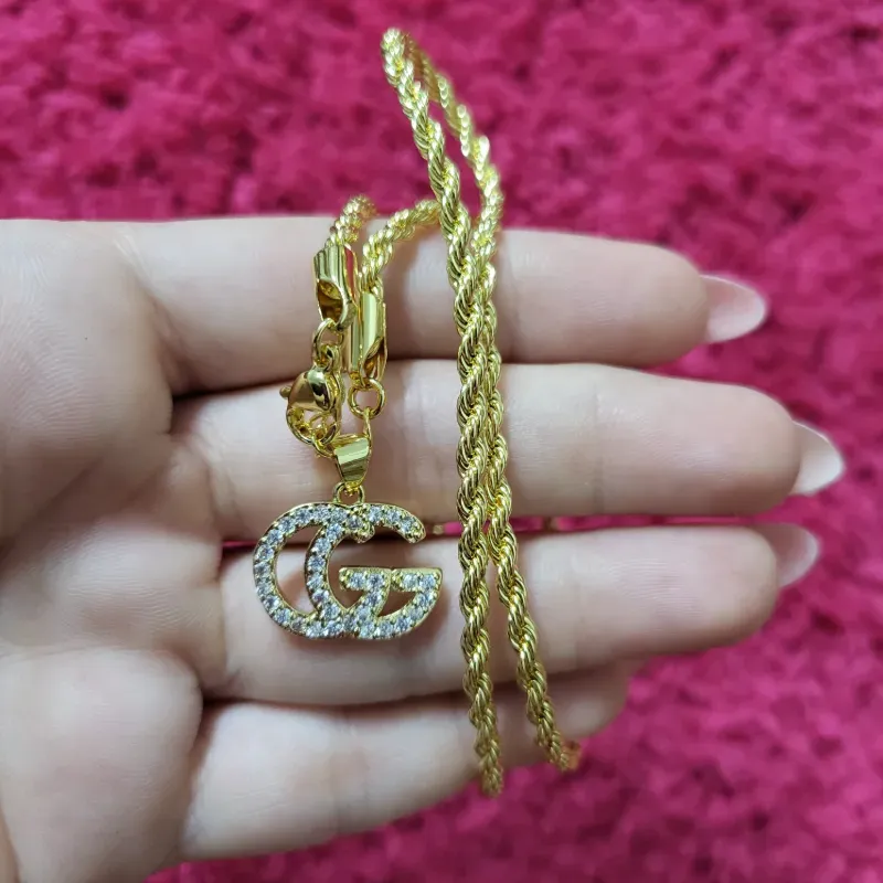 Cadena torcida con dije GUCCI