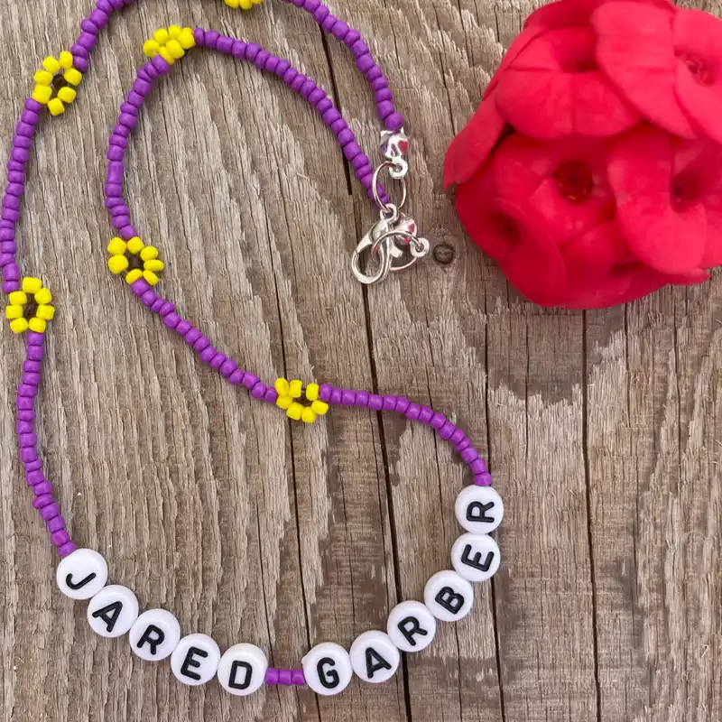 Collar de cuentas con palabras