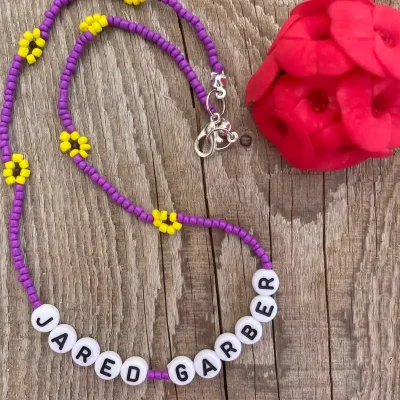 Collar de cuentas con palabras