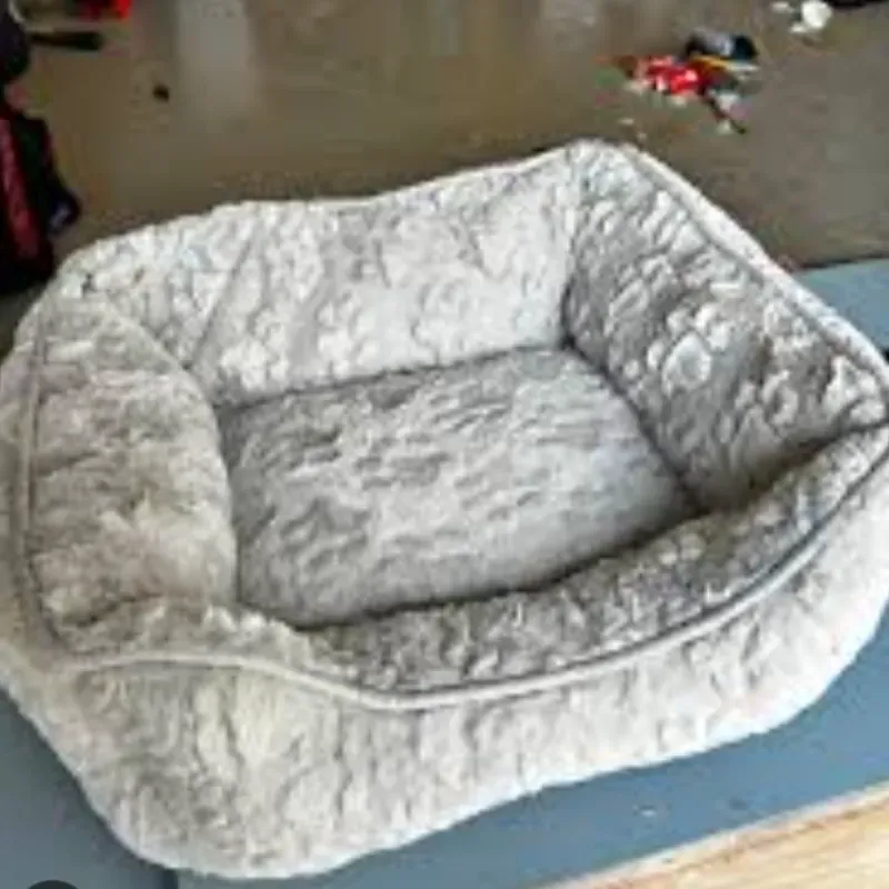 Cama Cuadrada de Felpa