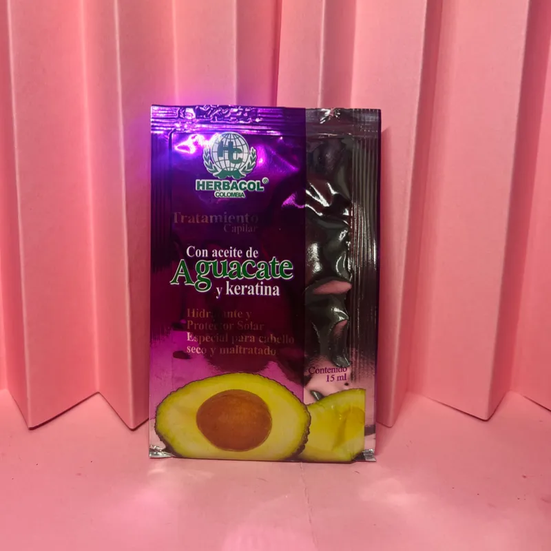 Tratamiento capilar con aceite de aguacate y keratina