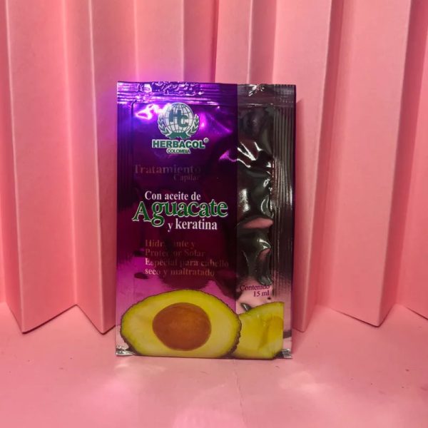 Tratamiento capilar con aceite de aguacate y keratina