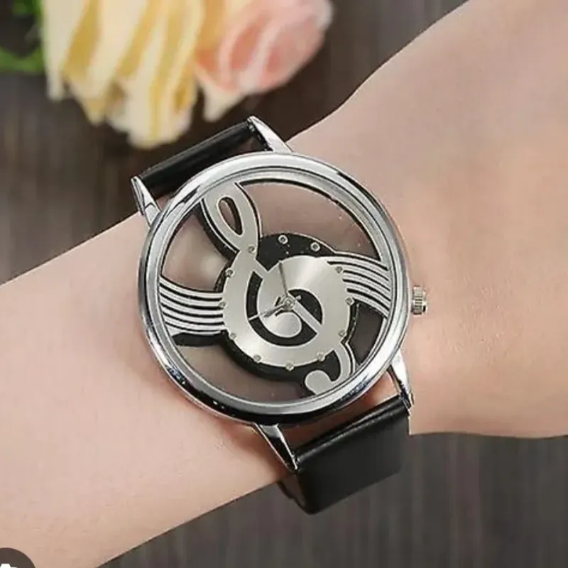 Reloj plateado y negro 