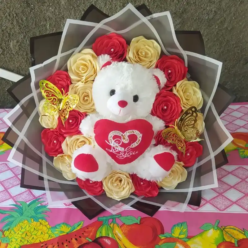 Ramo de rosas eternas de 15 pétalos con peluche