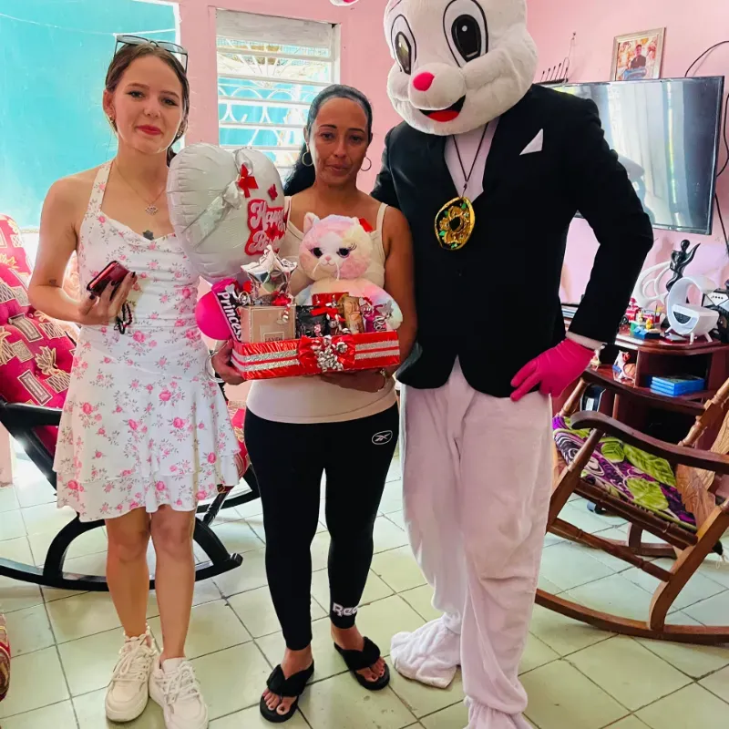 Clientes felices con sus sorpresas 