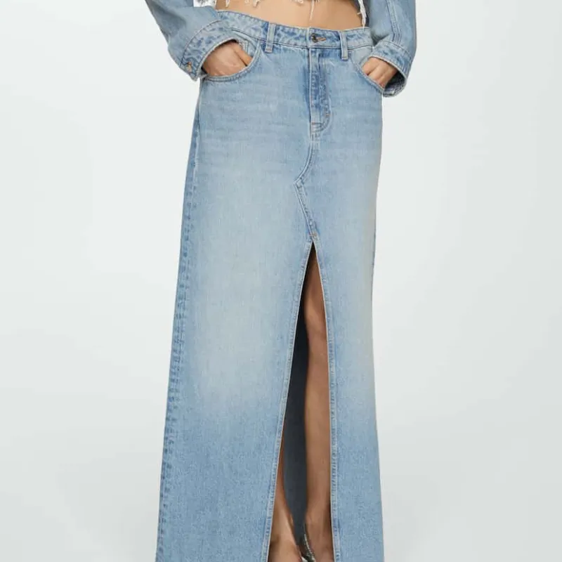 Falda vaquera bajo deshilachado