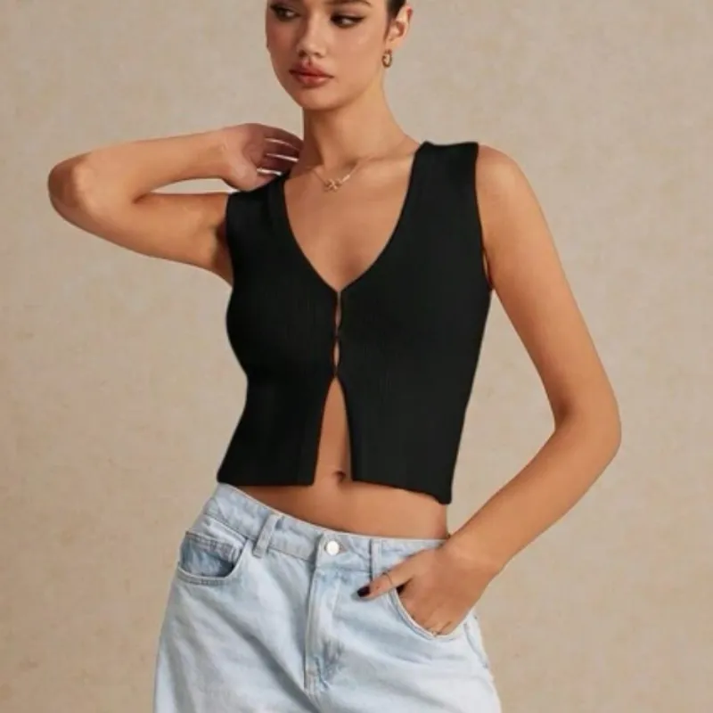 Blusa negra de cierres