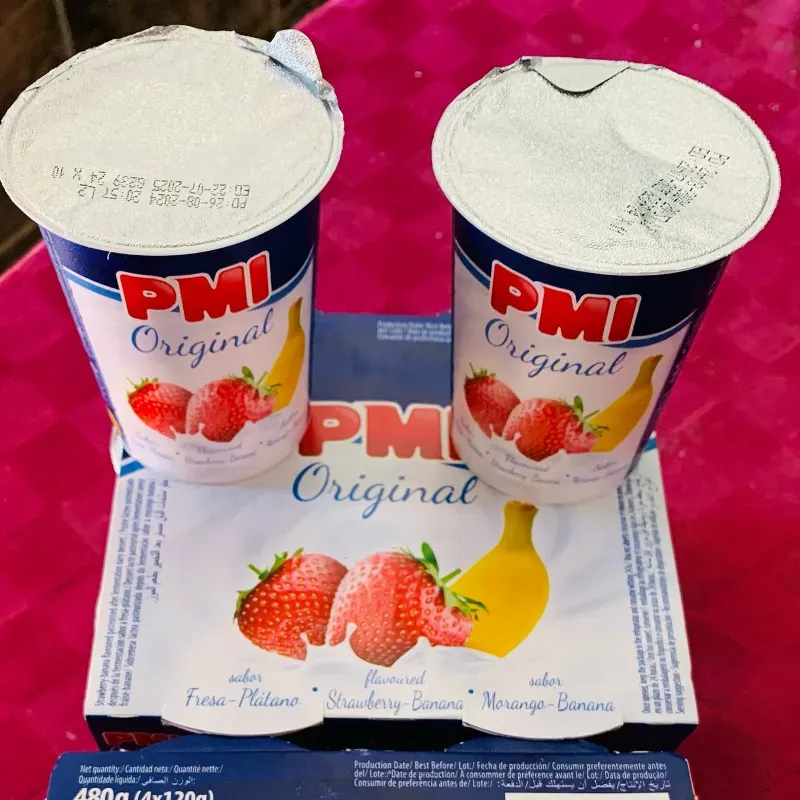 Potes de yogurt natural saborisado
