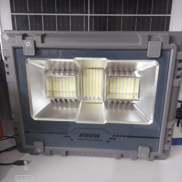 Lampara con panel solar grande 200 w