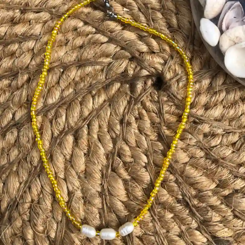 Collar de mostacillas