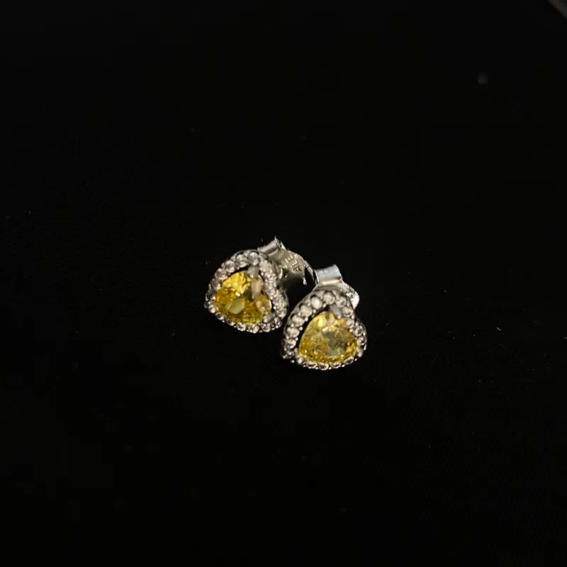 Aretes de Corazón Amarillo
